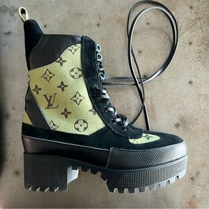 Beautiful brand new design boots
